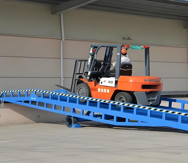 可克达拉移动式卸货平台（叉车用）